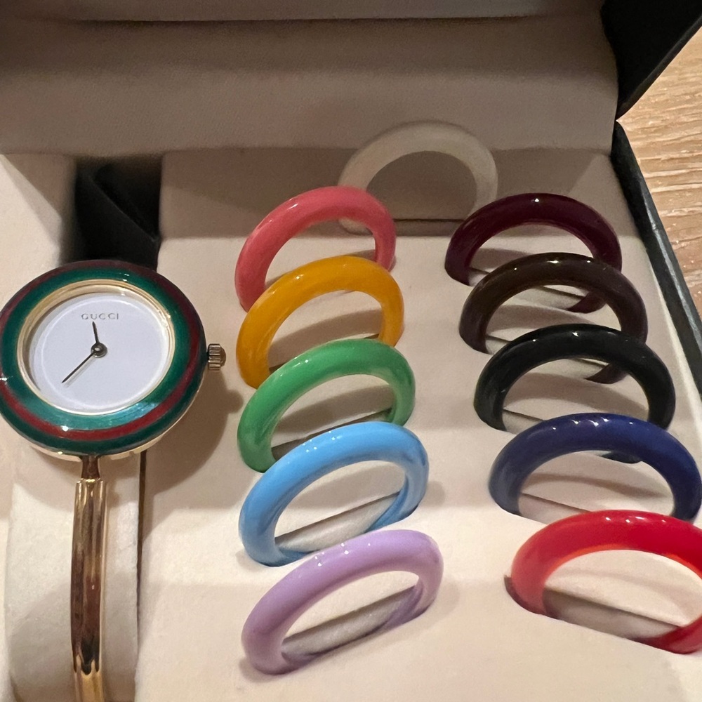 Women’s Gucci watch/ gold with changeable colors. - Picture 3 of 9